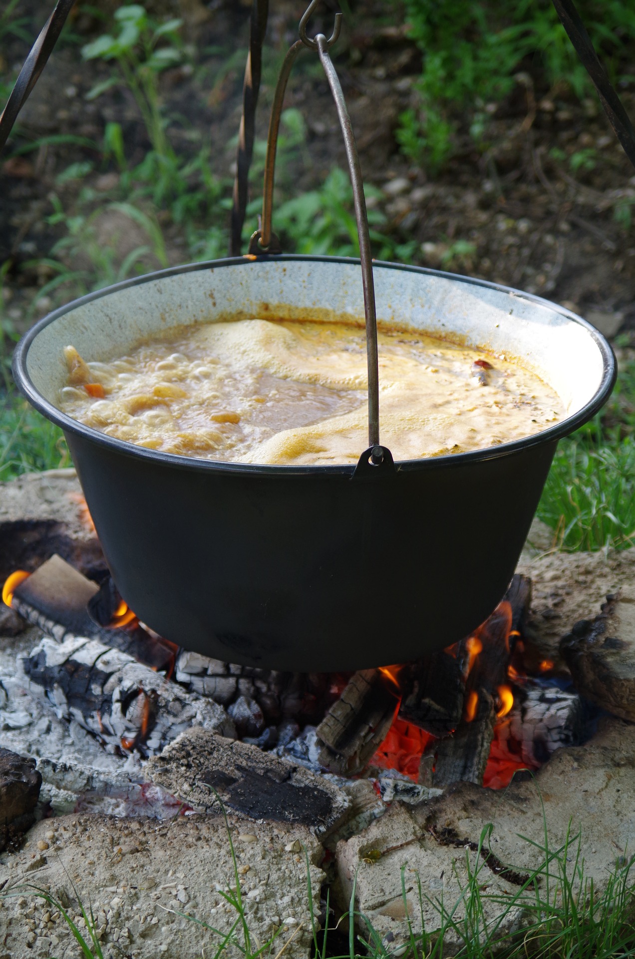 Suppe over bål Suppe til friluftgruppe